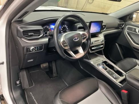 Used 2023 Ford Explorer XLT w/ Equipment Group 202A AWD/4WD image 6