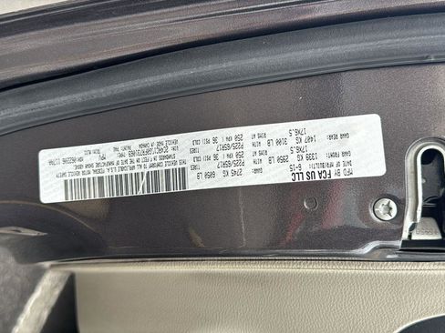 Used 2015 Chrysler Town & Country Touring FWD image 20