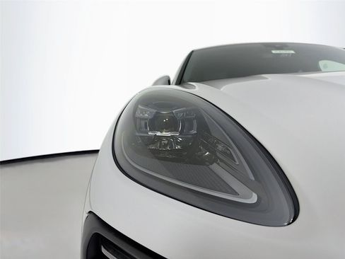 New 2026 Porsche Macan GTS AWD/4WD image 32