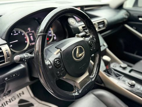 Used 2016 Lexus IS 300 AWD image 11