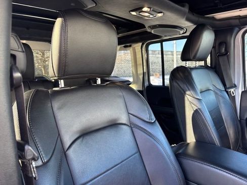 Used 2020 Jeep Wrangler Unlimited Sahara image 28