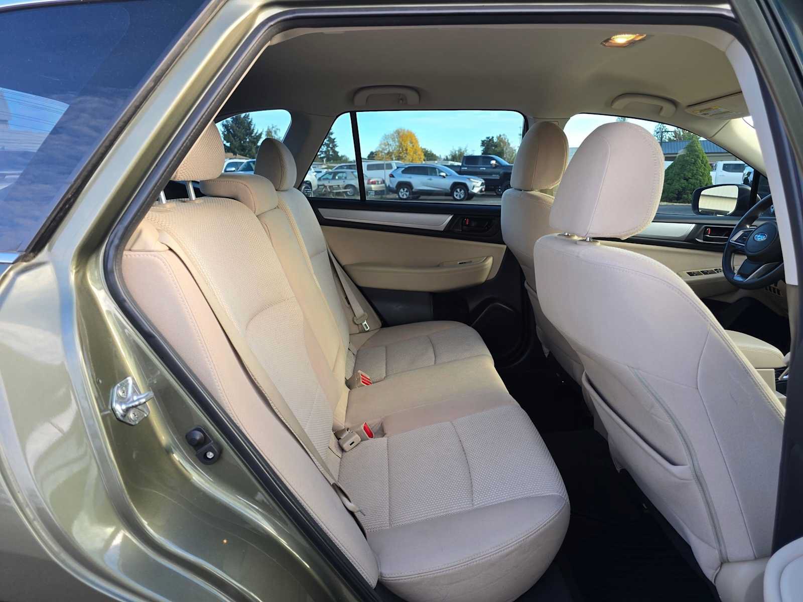 Used 2018 Subaru Outback 2.5i AWD/4WD image 15