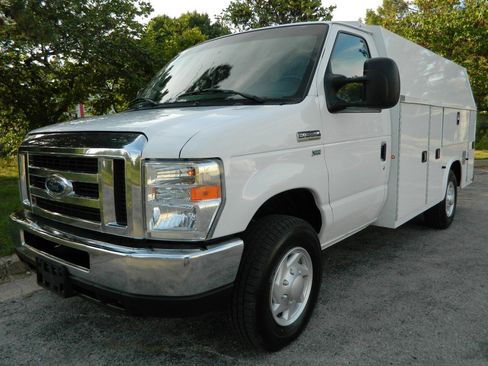 Used 2016 Ford E-350 and Econoline 350 Super Duty w/ Power Windows & Locks Group image 1