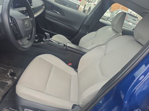 Used 2024 Toyota Prius XLE image 11