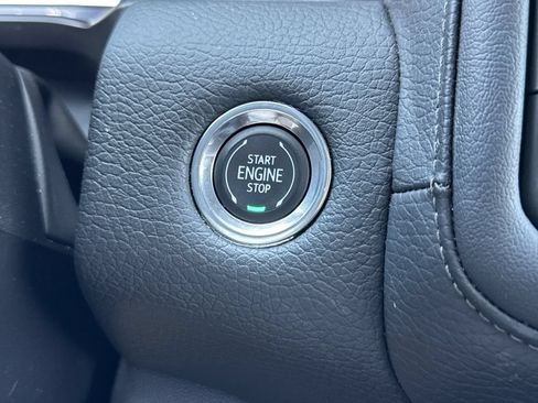Used 2023 GMC Yukon Denali w/ Advanced Technology Package AWD/4WD image 18
