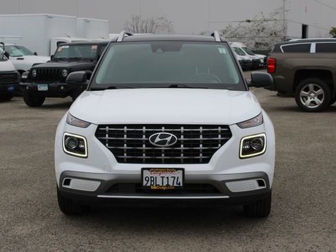 Used 2022 Hyundai Venue Limited FWD image 2