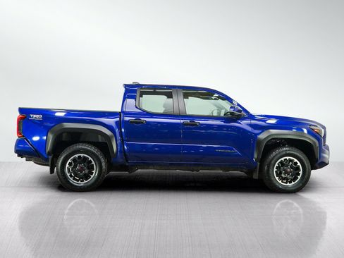 Used 2024 Toyota Tacoma TRD Off-Road w/ TRD Off Road Premium Package AWD/4WD image 8
