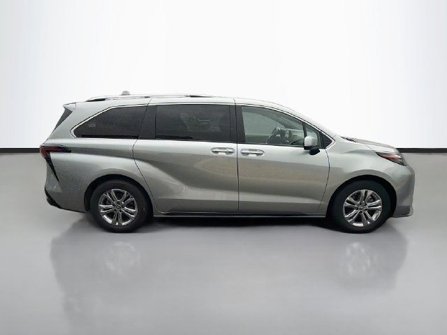 Used 2024 Toyota Sienna Platinum AWD/4WD image 8