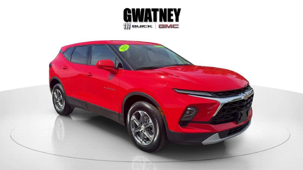 Used 2025 Chevrolet Blazer LT FWD image 1