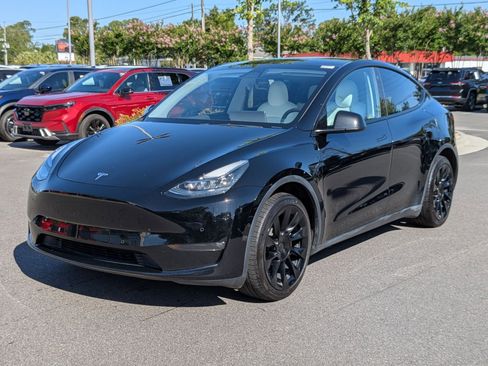 Used 2022 Tesla Model Y Long Range AWD/4WD image 7