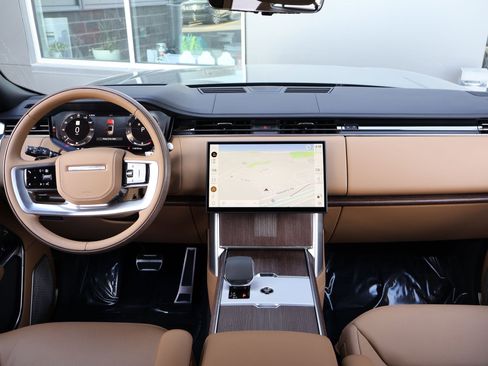 Certified 2025 Land Rover Range Rover Long Wheelbase Autobiography AWD/4WD image 24