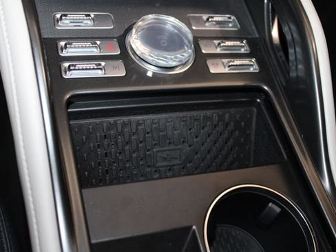 Used 2025 Lincoln Nautilus Premier AWD/4WD image 25