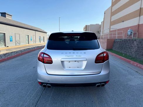 Used 2012 Porsche Cayenne Turbo image 10