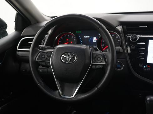 Used 2018 Toyota Camry XSE image 14