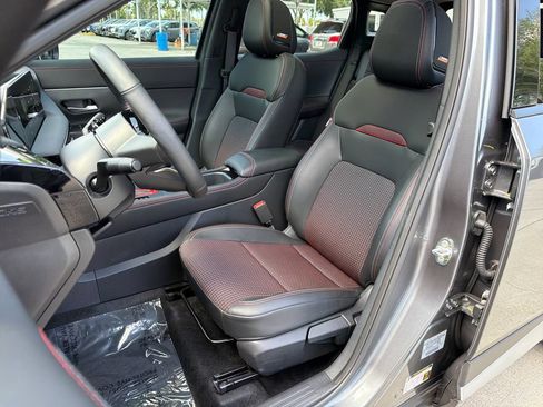 Used 2025 Nissan Kicks SR w/ SR Premium Package FWD image 30