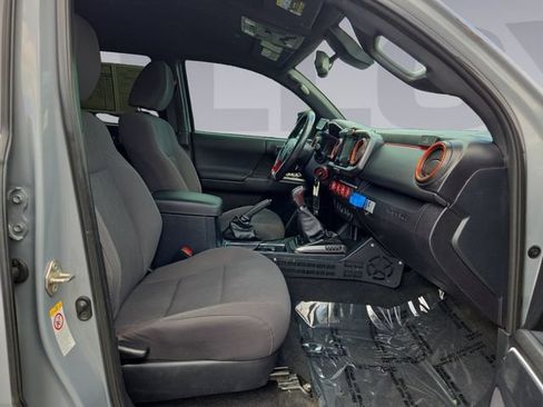 Used 2019 Toyota Tacoma TRD Sport AWD/4WD image 17
