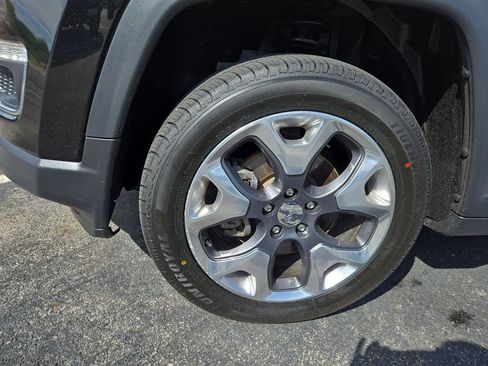 Used 2018 Jeep Compass Limited w/ Navigation Group AWD/4WD image 13