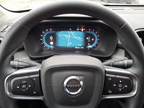 Certified 2025 Volvo XC40 B5 Plus image 20