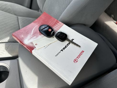 Used 2009 Toyota Tacoma PreRunner image 29