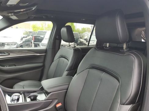 New 2026 Jeep Grand Cherokee Limited AWD/4WD image 10
