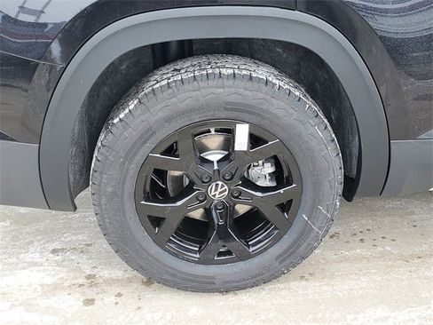 New 2026 Volkswagen Atlas Peak Edition image 5