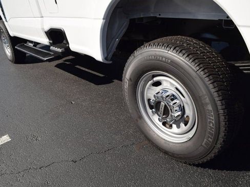 New 2026 Ford F250 XL w/ XL Chrome Package image 4