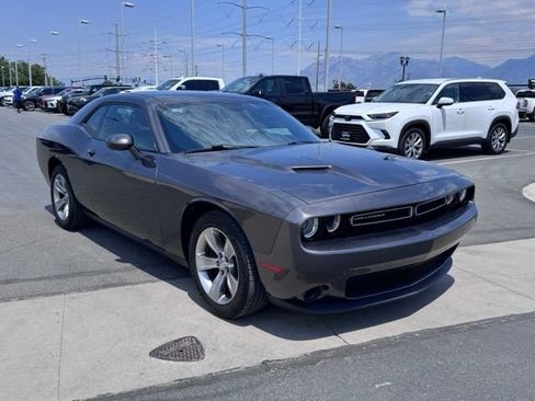 Used 2016 Dodge Challenger SXT RWD image 4