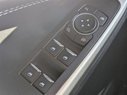 Used 2022 Ford Explorer Limited image 25