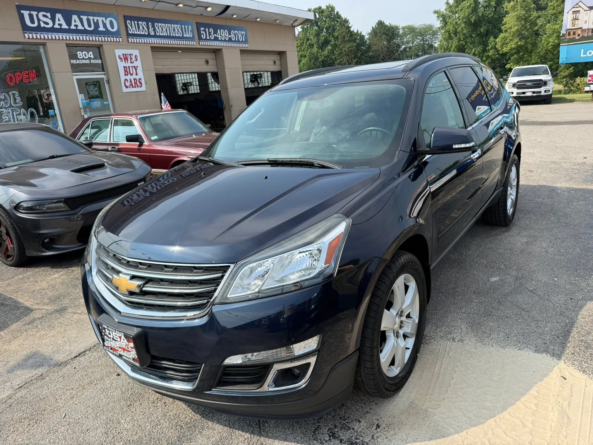 Used 2017 Chevrolet Traverse LT w/ Style and Technology Package FWD image 2