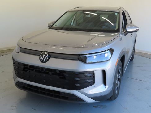 New 2025 Volkswagen Tiguan S image 9