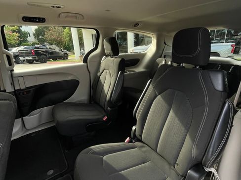 Used 2023 Chrysler Voyager LX FWD image 23