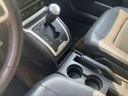 Used 2014 Jeep Compass Latitude w/ Sun/Sound Group FWD image 17