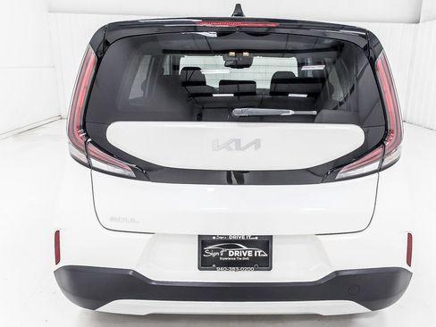 Used 2023 Kia Soul S FWD image 6