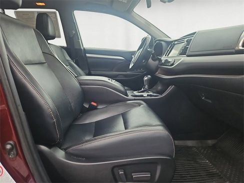 Used 2019 Toyota Highlander XLE image 15