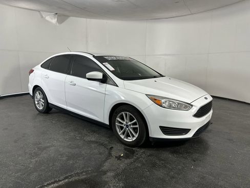 Used 2018 Ford Focus SE image 2