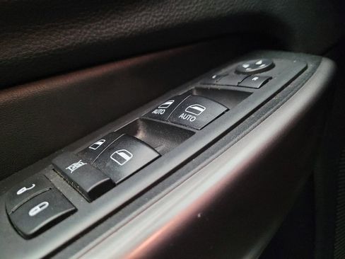 Used 2019 Jeep Cherokee Limited AWD/4WD image 27