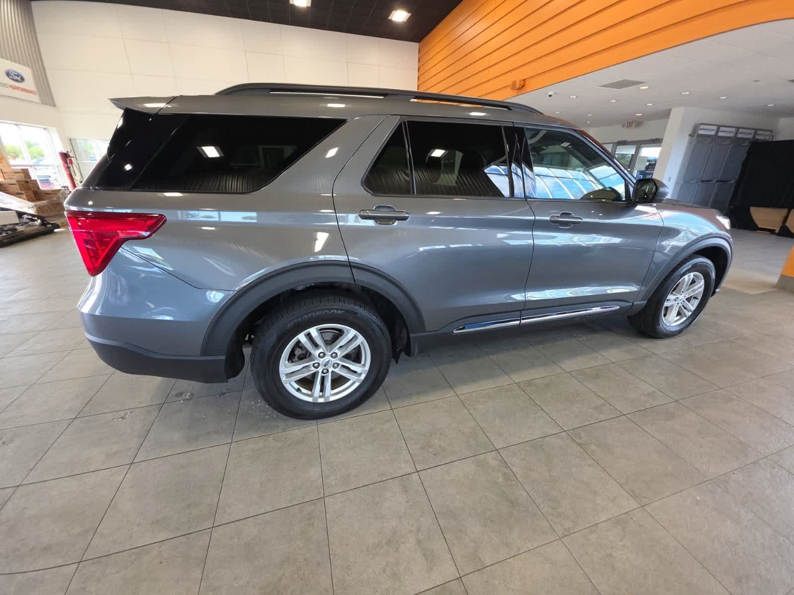 Used 2023 Ford Explorer XLT w/ Equipment Group 202A AWD/4WD image 5