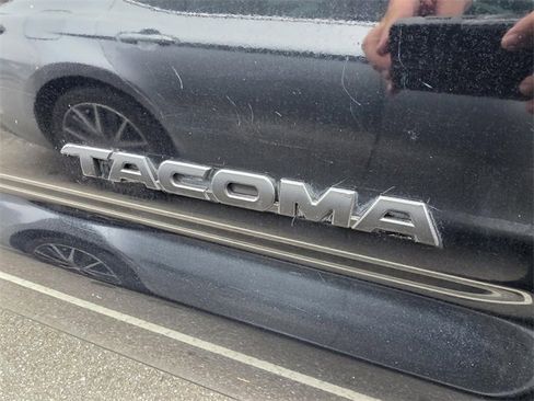 Used 2011 Toyota Tacoma PreRunner image 15