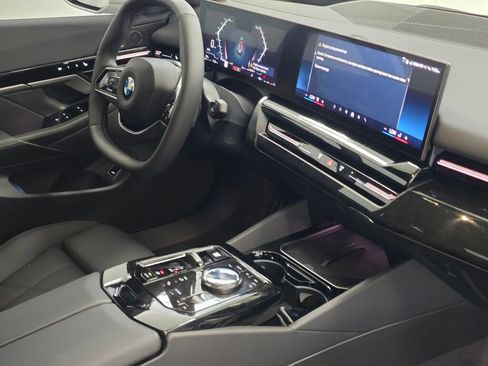 Used 2026 BMW 530i xDrive w/ Premium Package image 28