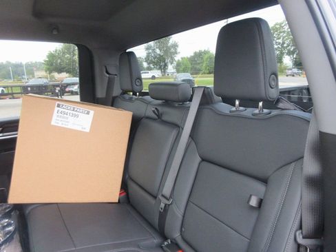 New 2026 GMC Sierra 3500 SLT w/ SLT Convenience Package AWD/4WD image 16
