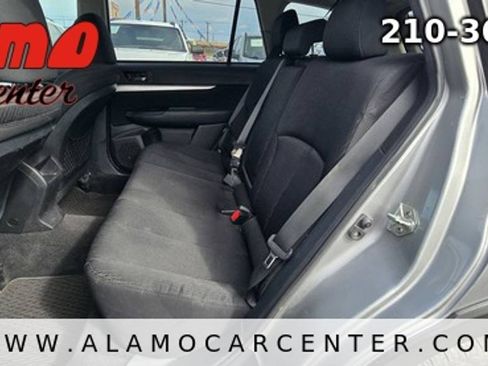 Used 2011 Subaru Outback 2.5i Premium AWD/4WD image 27