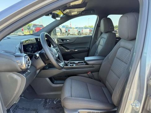 Used 2026 Chevrolet Equinox LT AWD/4WD image 10