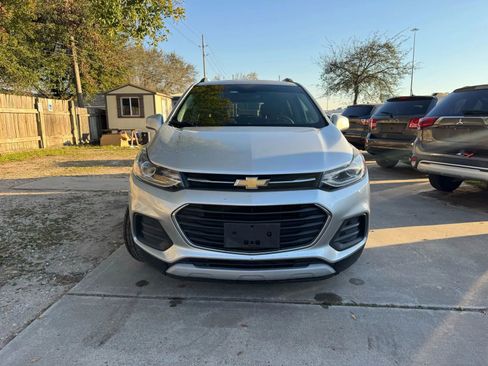 Used 2019 Chevrolet Trax LT FWD image 3