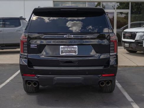 Used 2025 Chevrolet Suburban Z71 AWD/4WD image 6