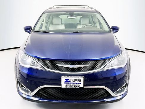 Used 2018 Chrysler Pacifica Touring-L Plus image 2