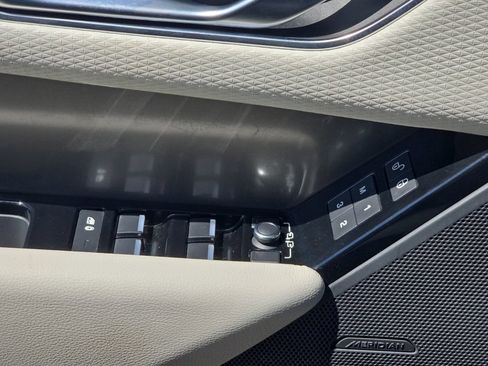 Used 2019 Land Rover Range Rover Velar S AWD/4WD image 31