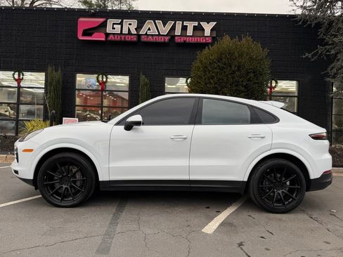 Used 2022 Porsche Cayenne Platinum Edition image 9