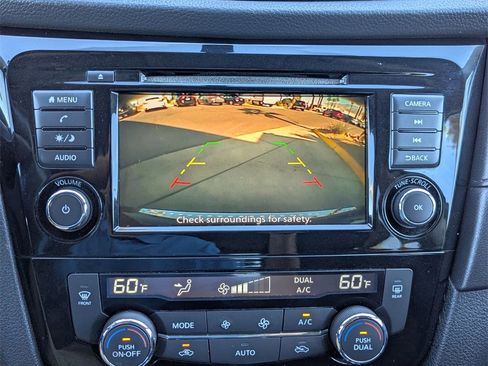 Used 2018 Nissan Rogue SV image 26