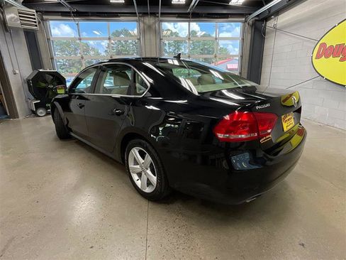 Used 2012 Volkswagen Passat 2.5 SE FWD image 3
