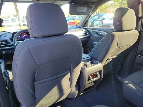 Certified 2025 Chevrolet Traverse LT image 11